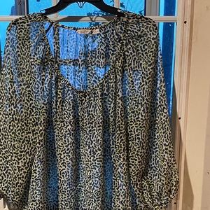 Beautiful loose fitting sheer blouse size 1X